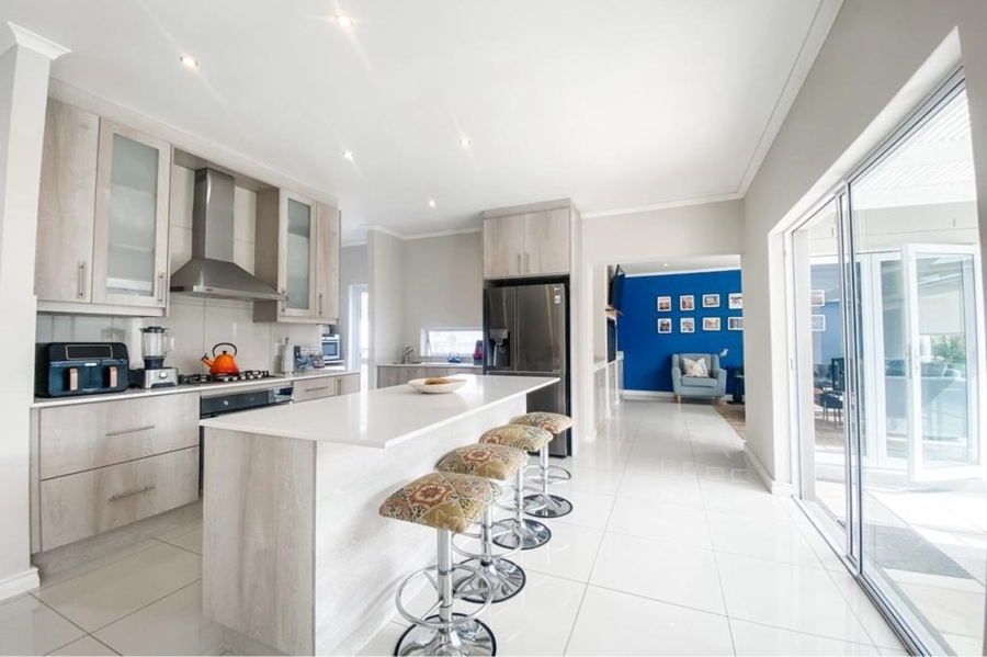 To Let 4 Bedroom Property for Rent in Parklands North Western Cape